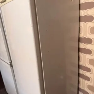 Working freezer with a few tray handle issues - Image 2