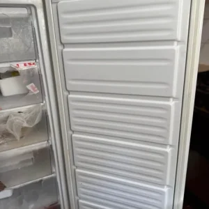 Working freezer with a few tray handle issues - Image 4