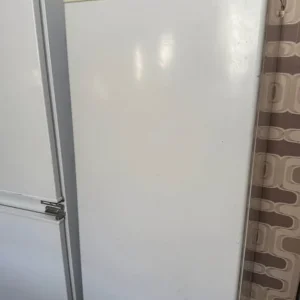 Working freezer with a few tray handle issues