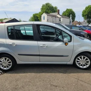 2005 Renault Modus 1.4 16v Dynamique Hatchback - Image 3