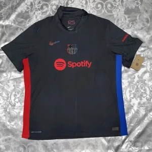 Barcelona 24/25 away kit