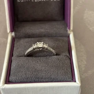 9CT White Gold 3 Diamond Engagement Ring - Image 2