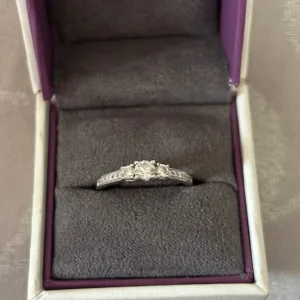 9CT White Gold 3 Diamond Engagement Ring - Image 3