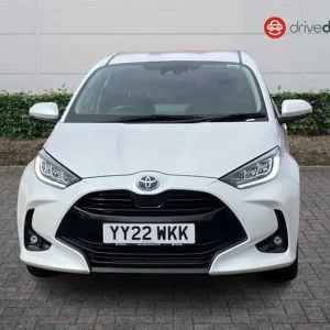 2022 Toyota Yaris Hybrid Hatchback - Image 8