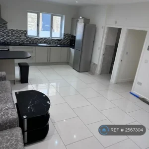 1 bedroom flat in Parkview Road, Porthcawl, Bridgend County Borough (1 bed) - Image 3