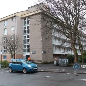 1 bedroom flat in Burnbank Terrace - Image 2