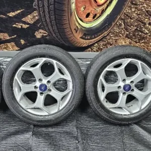 Ford Genuine 16-inch alloy wheels with 4 x 205/55 R16 Autogreen tyres