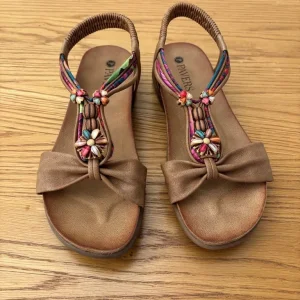 Pavers Sandals, Size 4 - Image 2