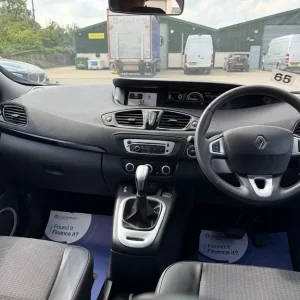 2012 Renault Scenic 1.5 dCi Dynamique TomTom MPV 5-door Diesel Automatic - Image 2