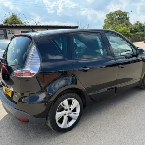 2012 Renault Scenic 1.5 dCi Dynamique TomTom MPV 5-door Diesel Automatic - Image 5