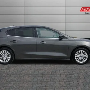 2020 Ford Focus 1.0 EcoBoost 125 Titanium 5-door Hatchback Petrol Manual - Image 3