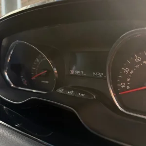 2012 Peugeot 208 3-door hatchback manual - Image 6