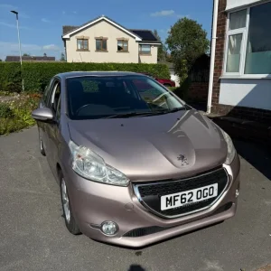 2012 Peugeot 208 3-door hatchback manual