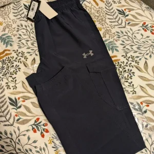 Men's XL Under Armour cargo pants navy blue - Image 3