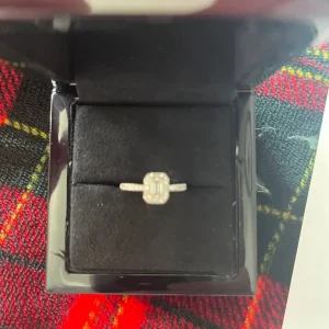 9ct White Gold Solitaire Ring - Image 2