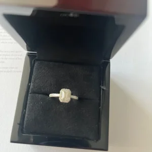 9ct White Gold Solitaire Ring - Image 4