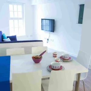 6-Bed En-Suite Student Apartment with All Bills Included - Image 3