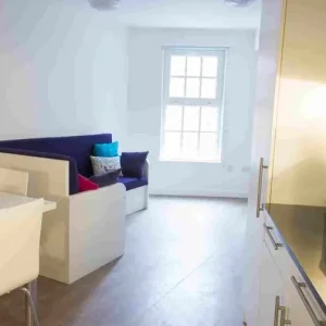 6-Bed En-Suite Student Apartment with All Bills Included - Image 4