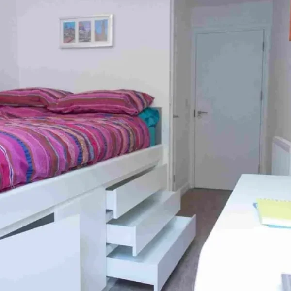 6-Bed En-Suite Student Apartment with All Bills Included