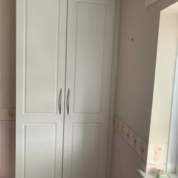 Double hanging wardrobe
