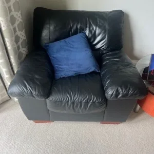 Living roof furniture- leather sofa, chairs and coffee table - Image 2