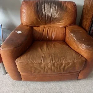 Living roof furniture- leather sofa, chairs and coffee table - Image 3