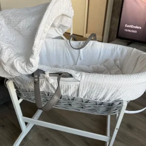 Moses Basket with Stand - Image 2