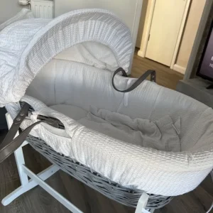 Moses Basket with Stand - Image 3