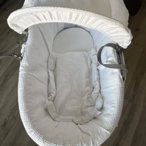 Moses Basket with Stand - Image 4
