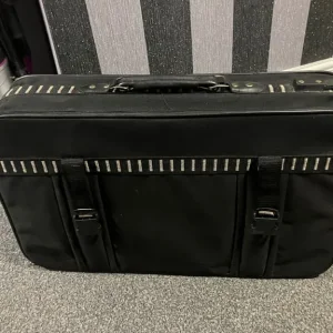 Suitcase with wheels and pull handle - Image 3