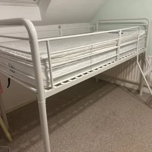 Children’s single raised bed