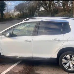 2008 Peugeot 2008 Hatchback - Image 2