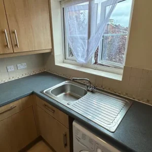 3 BEDROOM APARTMENT IN ARMTHORPE, DONCASTER - Image 3