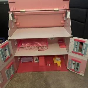 Doll house excellent condition - Image 2