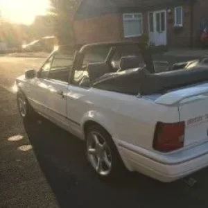 FORD XR3i WHITE CABRIOLET - Image 2