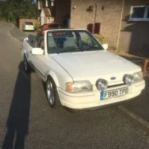 FORD XR3i WHITE CABRIOLET - Image 4