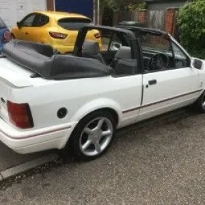 FORD XR3i WHITE CABRIOLET - Image 5