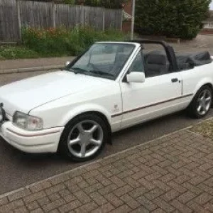 FORD XR3i WHITE CABRIOLET - Image 8