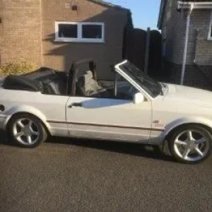 FORD XR3i WHITE CABRIOLET