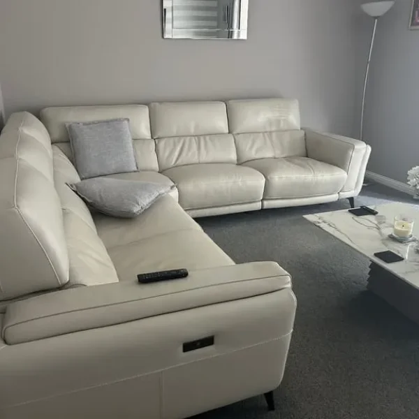Corner suite