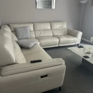 Corner suite