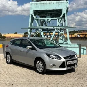 2012 Ford Focus 1.6 TI-VCT Titanium 5-door Hatchback - Image 2