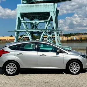 2012 Ford Focus 1.6 TI-VCT Titanium 5-door Hatchback - Image 4