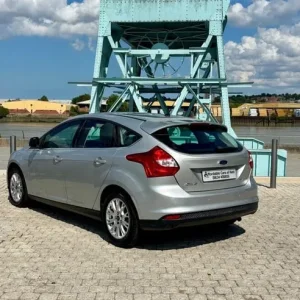 2012 Ford Focus 1.6 TI-VCT Titanium 5-door Hatchback - Image 8
