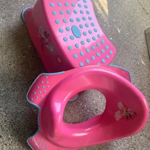 Minnie Mouse pink toilet cover and step