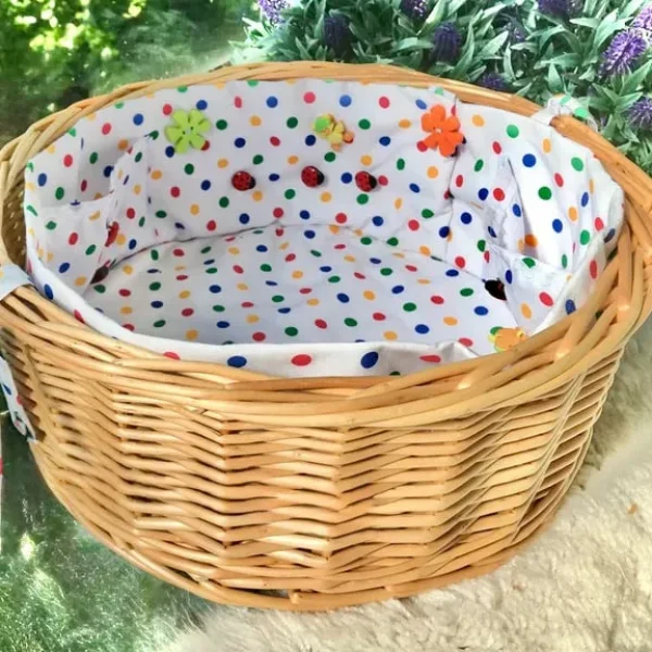 Round willow basket with cotton liner and pockets