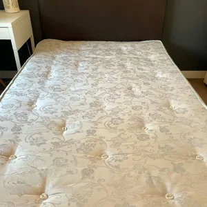 8 Full Bedroom Furniture Sets - Image 6