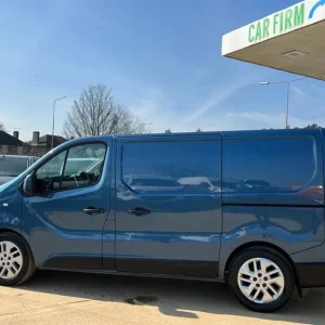 2019 Renault Trafic 2.0 dCi ENERGY 28 Sport Panel Van - Image 5