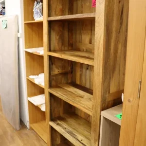 Mango wood bookcase with 5 shelves - Image 4