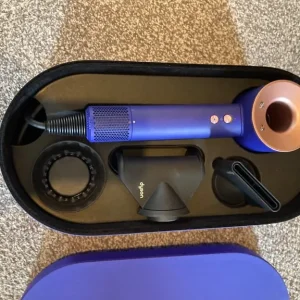 Dyson Supersonic hairdryer with attachments - Image 2
